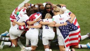 Women's World Cup Final - United States v Netherlands - Groupama Stadium, Lyon, France - July 7, 2019 Alex Morgan of the U.S. and team mates form a huddle on the pitch after the match REUTERS/Lucy Nicholson(REUTERS) Women's World Cup Final - United States v Netherlands - Groupama Stadium, Lyon, France - July 7, 2019 Alex Morgan of the U.S. and team mates form a huddle on the pitch after the match REUTERS/Lucy Nicholson(REUTERS)