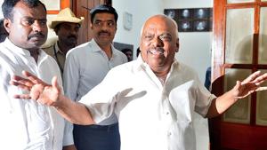 Karnataka Legislative Assembly Speaker Ramesh Kumar interacting with media as he arrives at Vidhana Soudha in Bengaluru on Tuesday. All 13 MLAs – 10 from the Congress and three from the JD(S) -- submitted their resignations to the speaker’s office last week, threatening the government’s slim majority in the 224-member assembly.(ANI Photo) Karnataka Legislative Assembly Speaker Ramesh Kumar interacting with media as he arrives at Vidhana Soudha in Bengaluru on Tuesday. All 13 MLAs – 10 from the Congress and three from the JD(S) -- submitted their resignations to the speaker’s office last week, threatening the government’s slim majority in the 224-member assembly.(ANI Photo)