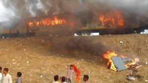 East Godavari: Agitators belonging to the Kapu caste set fire to Ratnachal Express when it halted at Tuni railway station in East Godavari district in 2016(PTI) East Godavari: Agitators belonging to the Kapu caste set fire to Ratnachal Express when it halted at Tuni railway station in East Godavari district in 2016(PTI)