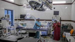 A worker mops the operation theater at a Sudar hospital in Chennai.(Dhiraj Singh/Bloomberg) A worker mops the operation theater at a Sudar hospital in Chennai.(Dhiraj Singh/Bloomberg)