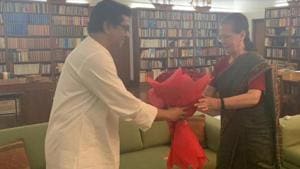 MNS chief Raj Thackeray met United Progressive Alliance chairperson Sonia Gandhi on Monday.(HT File) MNS chief Raj Thackeray met United Progressive Alliance chairperson Sonia Gandhi on Monday.(HT File)