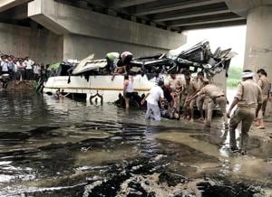 Rescue workers and policemen trying to recover the bodies of dead and injured from the mangled remains of UP Roadways bus after it fell off the Yamuna Expressway into a large drain near Agra on Monday, July 8, 2019.(ANI) Rescue workers and policemen trying to recover the bodies of dead and injured from the mangled remains of UP Roadways bus after it fell off the Yamuna Expressway into a large drain near Agra on Monday, July 8, 2019.(ANI)