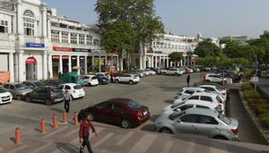 Vehicles seen parked in the inner circle at Connaught Place, in New Delhi, India.(Amal KS/HT file photo) Vehicles seen parked in the inner circle at Connaught Place, in New Delhi, India.(Amal KS/HT file photo)