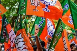 The BJP is confident of crossing the half-way mark in Maharashtra on its own and therefore not very keen to leave half the assembly seats for ally Shiv Sena for the upcoming state election.(PTI) The BJP is confident of crossing the half-way mark in Maharashtra on its own and therefore not very keen to leave half the assembly seats for ally Shiv Sena for the upcoming state election.(PTI)