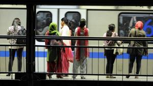 Women waiting Metro train arrive their destination.(Hindustan Times photo for representation) Women waiting Metro train arrive their destination.(Hindustan Times photo for representation)