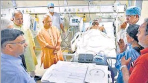 CM Yogi Adityanath visited the trauma centre of the SGPGI in Lucknow on Wednesday.(HT Photo) CM Yogi Adityanath visited the trauma centre of the SGPGI in Lucknow on Wednesday.(HT Photo)
