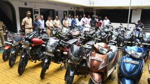 The Naupada police recovered the 17 motorbikes sold by the accused.(Praful Gangurde/ HT Photo) The Naupada police recovered the 17 motorbikes sold by the accused.(Praful Gangurde/ HT Photo)