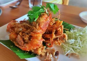 Deep-fried prawns. You’ll find Thais grilling and frying food everywhere — small bits of meat or seafood tossed in a pan or roasted on bamboo sticks, full of smokiness and flavour.(Photo courtesy Kunal Vijayakar) Deep-fried prawns. You’ll find Thais grilling and frying food everywhere — small bits of meat or seafood tossed in a pan or roasted on bamboo sticks, full of smokiness and flavour.(Photo courtesy Kunal Vijayakar)