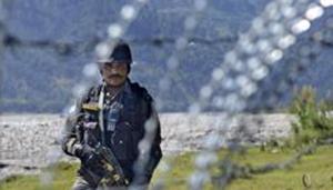 Pakistani troops violated the ceasefire agreement on Friday morning as it opened heavy fire on Indian posts and civilian areas along the Line of Control in Jammu and Kashmir’s Poonch and Rajouri districts.(Hindustan Times) Pakistani troops violated the ceasefire agreement on Friday morning as it opened heavy fire on Indian posts and civilian areas along the Line of Control in Jammu and Kashmir’s Poonch and Rajouri districts.(Hindustan Times)