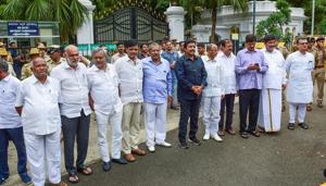 Senior Congress leaders Saturday began backchannel negotiations to persuade the disgruntled MLAs, who have resigned from the Assembly, dealing a blow to the coalition government.(HT Photo) Senior Congress leaders Saturday began backchannel negotiations to persuade the disgruntled MLAs, who have resigned from the Assembly, dealing a blow to the coalition government.(HT Photo)
