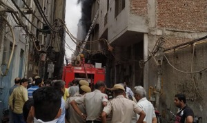 A massive fire broke out at a factory in Shahdara’s Jhilmil area on Saturday(HT Photo) A massive fire broke out at a factory in Shahdara’s Jhilmil area on Saturday(HT Photo)