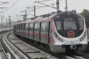 Compared to the older corridors, the problem of poor mobile connectivity is particularly high on the Pink and Magenta Lines of Delhi Metro.(Sanchit Khanna/HT PHOTO) Compared to the older corridors, the problem of poor mobile connectivity is particularly high on the Pink and Magenta Lines of Delhi Metro.(Sanchit Khanna/HT PHOTO)