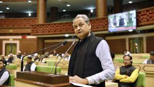 Gehlot had told media that he deserved to be CM as after the assembly elections; people had wanted only him and no one else to be chief minister.(HT Photo) Gehlot had told media that he deserved to be CM as after the assembly elections; people had wanted only him and no one else to be chief minister.(HT Photo)