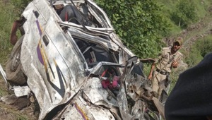 The cab with eight passengers on board plunged into a gorge on Alinbass-Ukhral link road in Ramsu area of Ramban district on Saturday afternoon(HT Photo) The cab with eight passengers on board plunged into a gorge on Alinbass-Ukhral link road in Ramsu area of Ramban district on Saturday afternoon(HT Photo)