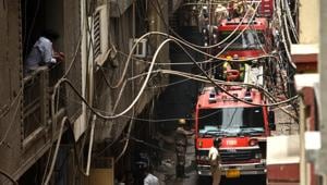 Fire fighters and tenders carried out rescue operations at a rubber factory at Jhilmil industrial area, in New Delhi on Saturday.(Vipin Kumar/HT PHOTO) Fire fighters and tenders carried out rescue operations at a rubber factory at Jhilmil industrial area, in New Delhi on Saturday.(Vipin Kumar/HT PHOTO)