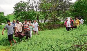 The police found the boys’ clothes near the creek and alerted the Thane regional disaster management cell. Officials pulled out their bodies from the creek around 2.45pm on Sunday.(HT photo) The police found the boys’ clothes near the creek and alerted the Thane regional disaster management cell. Officials pulled out their bodies from the creek around 2.45pm on Sunday.(HT photo)