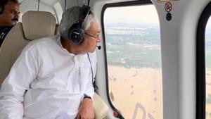 Bihar Chief Minister Nitish Kumar held an aerial survey of flood situation in Bihar.(Santosh Kumar/HT Photo)