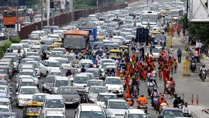 As per the proposed plan, four underpasses and two flyovers will come up on the 11.2-km-long road.(Mohd Zakir/ HT File photo) As per the proposed plan, four underpasses and two flyovers will come up on the 11.2-km-long road.(Mohd Zakir/ HT File photo)