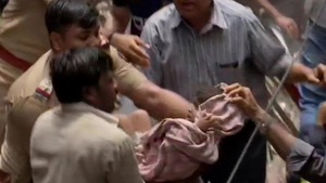 Mumbai’s Dongri building collapse: Locals said at least 12-15 families buried under the rubble were awaiting help.(ANI Twitter Image) Mumbai’s Dongri building collapse: Locals said at least 12-15 families buried under the rubble were awaiting help.(ANI Twitter Image)