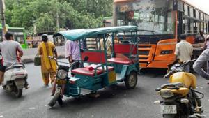 Driver of a cluster bus, which was allegedly speeding, lost control of the vehicle and rammed eight vehicles before hitting the road divider.(Sourced) Driver of a cluster bus, which was allegedly speeding, lost control of the vehicle and rammed eight vehicles before hitting the road divider.(Sourced)