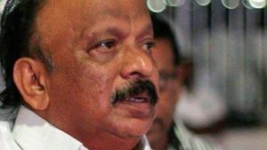 As the news broke, HD Kumaraswamy took to Twitter to claim that Baig was about to travel on a chartered flight along with former chief minister and the BJP’s state president BS Yeddyurappa’s assistant Santosh.(HT File Photo) As the news broke, HD Kumaraswamy took to Twitter to claim that Baig was about to travel on a chartered flight along with former chief minister and the BJP’s state president BS Yeddyurappa’s assistant Santosh.(HT File Photo)