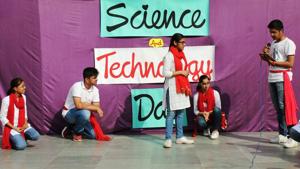 Students were informed about the advantages and disadvantages of technology(HT) Students were informed about the advantages and disadvantages of technology(HT)