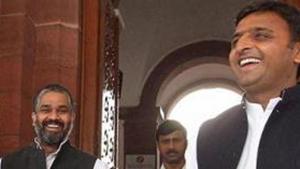 Samajwadi Party leaders Mulayam Singh Yadav, Akhilesh Yadav, and Neeraj Shekhar (in centre) at Parliament House.(HT FIle Photo) Samajwadi Party leaders Mulayam Singh Yadav, Akhilesh Yadav, and Neeraj Shekhar (in centre) at Parliament House.(HT FIle Photo)