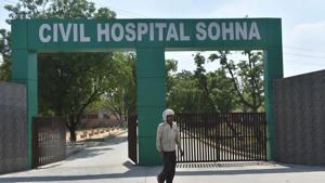 The Sohna civil hospital has one gynaecologist, no paediatrician and inadequate staff to deliver babies or perform operations.(HT File Photo) The Sohna civil hospital has one gynaecologist, no paediatrician and inadequate staff to deliver babies or perform operations.(HT File Photo)