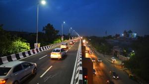 The construction of the flyover had begun in November 2014 and was to be completed within 2 years by 2016. It missed six deadlines before being inaugurated on Tuesday.(Vipin Kumar/HT Photo) The construction of the flyover had begun in November 2014 and was to be completed within 2 years by 2016. It missed six deadlines before being inaugurated on Tuesday.(Vipin Kumar/HT Photo)