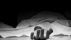 A 70-year-old man’s relatives were forced to carry his body in a sling in Odisha’s Kalahandi district on Monday(HTFile) A 70-year-old man’s relatives were forced to carry his body in a sling in Odisha’s Kalahandi district on Monday(HTFile)