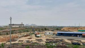 The capital region, which had witnessed hectic construction activity till April this year, is now wearing a deserted look, with the contractors winding up their work and more than 20,000 construction labourers leaving for their native places.(HT PHOTO.) The capital region, which had witnessed hectic construction activity till April this year, is now wearing a deserted look, with the contractors winding up their work and more than 20,000 construction labourers leaving for their native places.(HT PHOTO.)