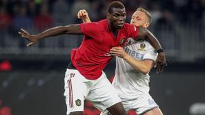 Manchester United's Paul Pogba (L) fights for the ball with Leeds United’s Adam Forshaw (R).(AFP) Manchester United's Paul Pogba (L) fights for the ball with Leeds United’s Adam Forshaw (R).(AFP)