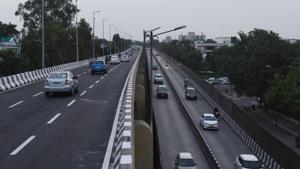 The opening of the newly constructed 2.7km Rao Tula Ram (RTR) flyover (top) has eased bottlenecks on Outer Ring Road.(Vipin Kumar/HT Photo) The opening of the newly constructed 2.7km Rao Tula Ram (RTR) flyover (top) has eased bottlenecks on Outer Ring Road.(Vipin Kumar/HT Photo)