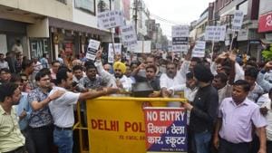 A section of traders claimed the plan has caused “loss of up to 80% business” since May 1, when it was implemented.(Sanchit Khanna/HT Photo) A section of traders claimed the plan has caused “loss of up to 80% business” since May 1, when it was implemented.(Sanchit Khanna/HT Photo)