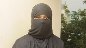 Ishrat Jahan, a petitioner in the triple talaq case in the Supreme Court, has filed a police complaint alleging she was threatened and verbally abused for attending a Hanuman Chalisa recital in a hijab.(Samir Jana/HT PHOTO) Ishrat Jahan, a petitioner in the triple talaq case in the Supreme Court, has filed a police complaint alleging she was threatened and verbally abused for attending a Hanuman Chalisa recital in a hijab.(Samir Jana/HT PHOTO)