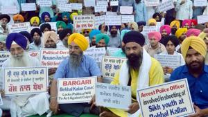 File photo of a protest against inaction on Justice Ranjit Singh commission report on Bargari/Behbal Kalan Issue at Bhandari bridge in Amritsar.(Sameer Sehgal / HT File) File photo of a protest against inaction on Justice Ranjit Singh commission report on Bargari/Behbal Kalan Issue at Bhandari bridge in Amritsar.(Sameer Sehgal / HT File)