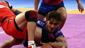 File photo of Dabang Delhi defender Ravinder Pahal.(Pro Kabaddi League) File photo of Dabang Delhi defender Ravinder Pahal.(Pro Kabaddi League)