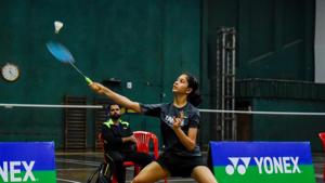 Tara Shah played a simple game to beat Riya Kunjir at the Modern Sports Complex on Thursday and enter the final of Maharashtra Junior U-19 State Selection Badminton Tournament 2019.(SANKET WANKHADE/HT)