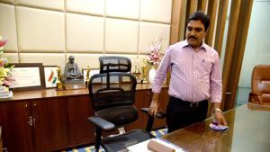 NMMC’s new commissioner Annasaheb Misal take charge on Thursday.(HT Photo) NMMC’s new commissioner Annasaheb Misal take charge on Thursday.(HT Photo)