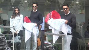 Arjun Rampal takes girlfriend Gabriella Demetriades and newborn son home.(Varinder Chawla) Arjun Rampal takes girlfriend Gabriella Demetriades and newborn son home.(Varinder Chawla)
