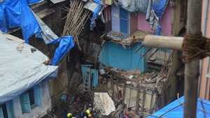 College students who were trained by the National Disaster Response Force (NDRF) put their skills to timely use during the recent building collapse in Dongri.(HT File) College students who were trained by the National Disaster Response Force (NDRF) put their skills to timely use during the recent building collapse in Dongri.(HT File)