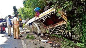 The driver was allegedly drunk at the time of the accident near Saket bridge in Thane on Sunday.(Praful Gangurde/HT Photo) The driver was allegedly drunk at the time of the accident near Saket bridge in Thane on Sunday.(Praful Gangurde/HT Photo)