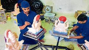 This time, inmates have so far crafted 800 Ganpati idols.(HT Photo) This time, inmates have so far crafted 800 Ganpati idols.(HT Photo)