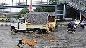 The MG Road underpass was inundated, rendering it unusable for more than an hour, even as officials said automatic pumps had cleared the roads soon.(Yogendra Kumar/HT PHOTOS) The MG Road underpass was inundated, rendering it unusable for more than an hour, even as officials said automatic pumps had cleared the roads soon.(Yogendra Kumar/HT PHOTOS)