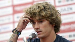 Barcelona's Antoine Griezmann answers a question during a press conference in Tokyo Monday, July 22, 2019. (AP Photo/Eugene Hoshiko)(AP) Barcelona's Antoine Griezmann answers a question during a press conference in Tokyo Monday, July 22, 2019. (AP Photo/Eugene Hoshiko)(AP)