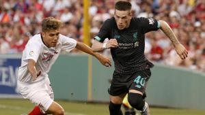 Sevilla's Alejandro Pozo Pozo, left, and Liverpool's Ryan Kent vie for the ball.(AP) Sevilla's Alejandro Pozo Pozo, left, and Liverpool's Ryan Kent vie for the ball.(AP)