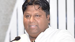 Food and civil supplies minister Imran Hussain on Monday directed agencies concerned to take effective action against hoarding of onions and tomatoes, the retail prices of which have increased soared over the past 10 days.(AAP Website) Food and civil supplies minister Imran Hussain on Monday directed agencies concerned to take effective action against hoarding of onions and tomatoes, the retail prices of which have increased soared over the past 10 days.(AAP Website)