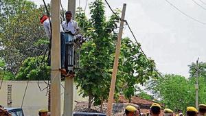 The power transformer was repaired ahead of CM’s Yogi Adityanath visit to Umbha village.(HT Photo) The power transformer was repaired ahead of CM’s Yogi Adityanath visit to Umbha village.(HT Photo)
