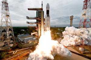 India's Geosynchronous Satellite Launch Vehicle Mk III-M1 blasts off carrying Chandrayaan-2 from the Satish Dhawan space centre at Sriharikota, India, July 22, 2019.(REUTERS) India's Geosynchronous Satellite Launch Vehicle Mk III-M1 blasts off carrying Chandrayaan-2 from the Satish Dhawan space centre at Sriharikota, India, July 22, 2019.(REUTERS)