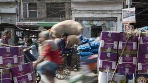 Workers transport goods at Khari Baoli spice market in New Delhii. India will still be the fastest growing major economy of the world and much ahead of China, Washington-based global financial institution said.(Bloomberg file photo) Workers transport goods at Khari Baoli spice market in New Delhii. India will still be the fastest growing major economy of the world and much ahead of China, Washington-based global financial institution said.(Bloomberg file photo)